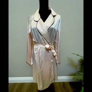 NWT Victoria’s Secret Signature Classic Robe